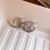 Pendientes de Zirconia Cepillada con Lazo Estilo Coreano Minimalista con un Toque de Lujo Ligero y Gama Alta, Tachuelas de Diseño Vintage