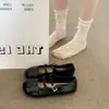 Sapatilhas Femininas Tendência de Salto Baixo para Primavera e Outono 2026, Novos Sapatos Mary Jane Planos de Couro, Mocassins Antiderrapantes de Solado Macio, Super Populares