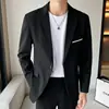 Blazer Casual Masculino Simples de Um Botão com Bolso de Contraste Branco Preto Top de Terno Em Estoque