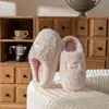 Pantuflas de Algodón Cálido para Mujer Invierno Nuevo Estilo Suela Gruesa Sensación Acolchada Más Terciopelo Pareja Ropa para el Hogar Ropa de Exterior Pantuflas Peludas Hombre