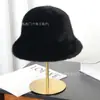 Sombrero de pescador estilo coreano con felpa cruzada, sombrero tipo cubo cálido de invierno versátil con pelo sintético de visón, sombrero de estilo popular con protección para los oídos engrosada, venta al por mayor
