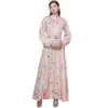 Foto Real de un Vestido Largo Estampado Vintage de Estilo Francés, Corte Ajustado, con Elegantes Mangas Abullonadas y Cinturón
