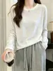Camiseta feminina da moda de outono, gola redonda, manga longa, feita de algodão de bambu, com um design estiloso e jovem, perfeita para o uso diário e pode ser usada como uma camada externa.