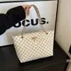 2025 Nuevo Bolso Presbópico de Otoño e Invierno Bolso Tote de Gran Capacidad de un Solo Hombro Bolso de Mujer Admite Venta al por Mayor por Lotes Mixtos Grandes