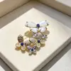 Novo Broche Borboleta Bicolor com Toque de Luxo de Alta Qualidade, Corrente para Suéter com Madrepérola Incrustada, Alfinete de Dupla Utilização, Acessório de Roupa Versátil