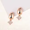 Pequeñas gotas de agua aretes de diamante flash inteligente lisos aretes de frijolito temperamento femenino moda lujo ligero alta gama nuevos accesorios para la oreja