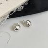 Aretes de Metal con Diseño Nicho Francés Aguja de Plata S925 Estilo Diario Normcore Frío 2025 Nuevos Aretes para Mujer