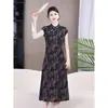 Roupas de Mãe em Novo Estilo para Mulheres de Meia-Idade e Idosas, Vestido Floral, Cheongsam Aprimorado com Gola Diagonal, Gola Alta, Abotoado, Vestido de Verão de Comprimento Médio