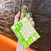 Mini Teclado Criativo de 26 Teclas Chaveiro Alivia Estresse Brinquedo Divertido para Estudantes Pingente Acessório de Bolsa Pequeno Presente Atacado