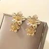 Diseño Sencillo, Pendientes Florales Doble Capa Dorados Retro Personalizados, Elegantes y Lujosos, Pendientes Florales de Moda para Bellezas Urbanas