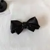 Grampo Banana Elegante com Laço de Cetim Brilhante para um Rabo de Cavalo Alto Despojado, Acessório de Cabelo Versátil para Penteados Semi-Presos