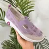 Zapatos de mujer suela blanda no cansan los pies verano primavera estilo nuevo malla transpirable zapatos para madre persona perezosa slip-on zapatos casuales zapatos de vestir comercio exterior