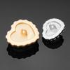 Abrigo cortavientos de cachemira con botones metálicos para mujer, estilo Chanel de alta gama con perlas y diamantes de imitación de alta gama con botón decorativo en forma de corazón de diamantes.