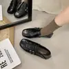 Zapatos Cuadrados Pequeños de Cuero Estilo Británico 2026 Otoño Nuevos Mocasines Versátiles sin Cordones Hebilla de Cuero Zapatos de Una Sola Vía para Mujer