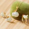 Elegante imitação de jade Hetian natural colar com pingente de anel de coelho brincos de pino conjunto de joias ouro antigo coelho fofo brincos de pino