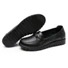 Sapatos de mãe sola macia confortáveis não cansam os pés sapatos de couro macio para mulheres de meia-idade e idosos sapatos simples sola plana antiderrapante casuais sapatos pretos de trabalho