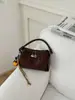 Bolso pequeño de mano de alta calidad de moda transfronteriza para mujer, nuevo bolso cuadrado pequeño retro casual, versátil para el trabajo, bandolera simple, bolso cruzado
