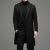 Casaco de lã masculino de comprimento médio, de abotoamento simples, estilo coreano, corte slim, cor sólida, simples, casual e adequado para o trabalho, para outono e inverno.