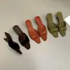 Primer Encuentro con las Chanclas de Cuña Estilo Coreano para Mujer, Adecuadas para Uso al Aire Libre en Verano 2026, con un Diseño Único y Tacones Altos