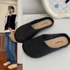 Novidade de Verão Estilo Baotou Chinelos para Casa Interno Feminino Antiderrapante Respirável Versátil Preguiçoso Para Usar Fora Leve Chinelos Planos