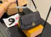Nuevo bolso de cadena vintage color arena transfronterizo, bolso de hombro y bandolera, bolso de mano cuadrado pequeño popular, bolso transfronterizo