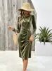Roupas Femininas Transfronteiriças Europeias e Americanas Vestido de Veludo Novo Estilo Gola Redonda Manga Longa Cintura Franzida Ajuste ao Corpo Valorizador Cor Sólida Saia de Comprimento Médio