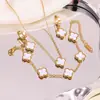 Conjunto Brilhante de Trevo de Quatro Folhas Aço Titânio Banho de Ouro Real Pulseira Colar Brincos à Prova d'Água Sem Desbotamento Venda Direta da Fábrica