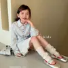 Conjunto versátil de top con rayas de encaje para niñas, nuevo atuendo de dos piezas de verano para niños mayores con falda de color contrastante, moderno