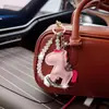 Llavero de Piel de Caballo Famoso en Internet con Pedrería, Campanilla Linda, Colgante de Caballo de Madera para Bolsa, Accesorio Colgante para Llave de Coche