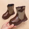 Novas cores da moda outono e inverno 2026, botinhas curtas estilo britânico com blocos de cor para crianças, botas de couro estilosas e versáteis para meninas
