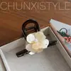 Pinza de Garra de Flor de Camelia Estilo Bosque para Mujer, Tamaño Grande, Pasador para la Parte Posterior de la Cabeza, Nuevo Estilo 2026, Accesorio para el Cabello de Pinza de Tiburón de Gama Alta