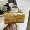Bolso de mano transfronterizo para mujer, nuevo estilo 2026, bolso cuadrado pequeño orientado a la exportación, bolso popular con cierre de candado, bolso versátil para el hombro y bolso cruzado