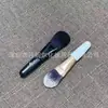 Brocha Plana Redonda de Mango Corto para Base de Maquillaje 9cm Mango Corto Maquillador Forma de Lengua Cabeza Plana Fácil de Tomar Polvo Sin Marcas Brocha para Base de Maquillaje Líquida