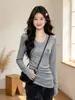 Nueva Camiseta de Manga Larga Cálida de Cuello en V Hombro Normal Otoño e Invierno para Mujer, Adelgazante, Favorecedora, Top Estilo 'Hot Girl', Capa Base, Camisa