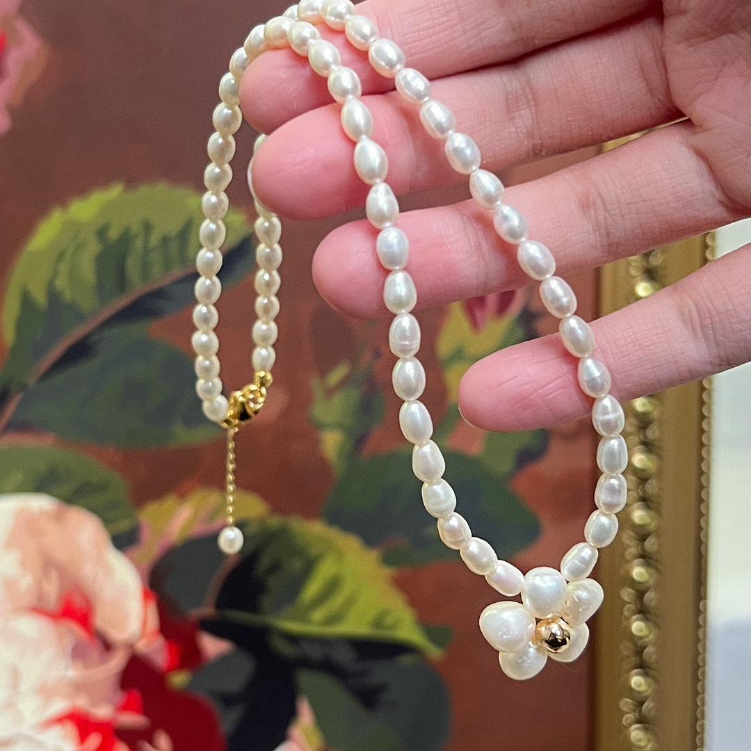 天然淡水巴洛克珍珠项链女简约轻奢高级感花朵吊坠锁骨