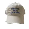 Essencial para Todas as Estações! Boné de Baseball Doce Off-White com Bordado Azul Inglês para Mulheres, Novo Moda 2025 Boné Duckbill