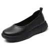 Sapatos de enfermagem simples de corte baixo para o outono, com sola macia, confortáveis, respiráveis, antiderrapantes, não cansam os pés, sapatos brancos casuais versáteis para o trabalho para mulheres