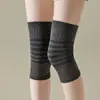 Las rodilleras de verano son ultradelgadas, sin costuras, transpirables, no dan calor, muy elásticas, resistentes a las bolitas, adecuadas para deportes y no aprietan las piernas, protegiendo las articulaciones de la rodilla.