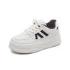 Zapatos blancos combinables para estudiantes, zapatillas de deporte de suela gruesa de alta gama para mujer, zapatillas de aumento de altura, zapatos casuales de nuevo estilo de otoño 2024 con falda