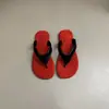 Primer Encuentro con la Versión Coreana de las Chanclas Versátiles para Mujer, Adecuadas para el Verano al Aire Libre, Sandalias de Dedo Planas Antideslizantes para la Playa