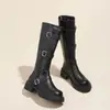Botas plataforma femininas de couro, novo estilo 2026, salto grosso, botas de montaria com fivela, cano alto, bico redondo, botas longas retrô