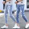 Jeans rasgados para hombre, pantalones pitillo ajustados, marca de moda, pantalones cortos, estilo delgado de verano, versión coreana, pantalones desgastados