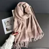 Bufanda Cálida Nueva de Estilo Coreano con Patrón de Cuadros para Otoño e Invierno para Hombres y Mujeres, Bufanda Versátil con Borlas de Imitación de Cachemira para Viajes