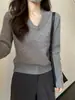 Suéter de punto sin mangas con cuello en V color albaricoque para mujer, nuevo estilo otoño e invierno 2026, adecuado para usar en capas o solo, top de punto ajustado