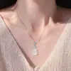 Nuevo Collar de Calabaza para Mujer 2025 Estilo Celebridad Lujo Ligero Diseño de Nicho Cadena de Clavícula con Colgante de Calabaza Venta al por Mayor