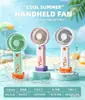 Ventilador de mano de personaje de dibujos animados lindo, recargable por USB, portátil y conveniente, adecuado para escritorios de oficina y habitaciones de residencia estudiantil