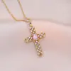 Colar Feminino Colorido Zircônia Joias Design de Nicho Pingente Cruz Completo em Diamante Colar Corrente de Clavícula em Aço Inoxidável