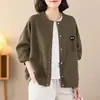 Moletom cardigã estiloso e casual com botões para mulheres, estilo fino, nova coleção outono/inverno 2026, tamanhos grandes, adequado para figuras pequenas, mulheres de meia-idade e mães
