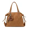 Bolsa Grande Vintage com Tachas para Mulheres 2026 Nova Bolsa Tote Coreana de Nicho Moda Grande Capacidade Versátil Bolsa de Ombro/Axila