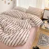 Juego de ropa de cama de cuatro piezas estilo japonés a rayas vintage simple transfronterizo lavado y cepillado, juego de tres piezas de sábana y funda de edredón, disponible para dropshipping